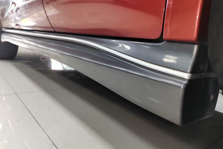 Used Infiniti ESQ 2014 1.6L Spontaneous Edition Left Side Sill