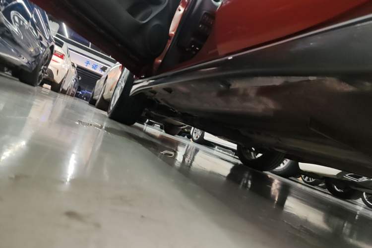 Used Infiniti ESQ 2014 1.6L Spontaneous Edition Left Side Sill