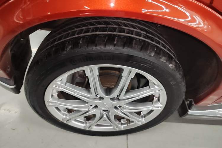 Used Infiniti ESQ 2014 1.6L Spontaneous Edition Right Rear Wheel Hub
