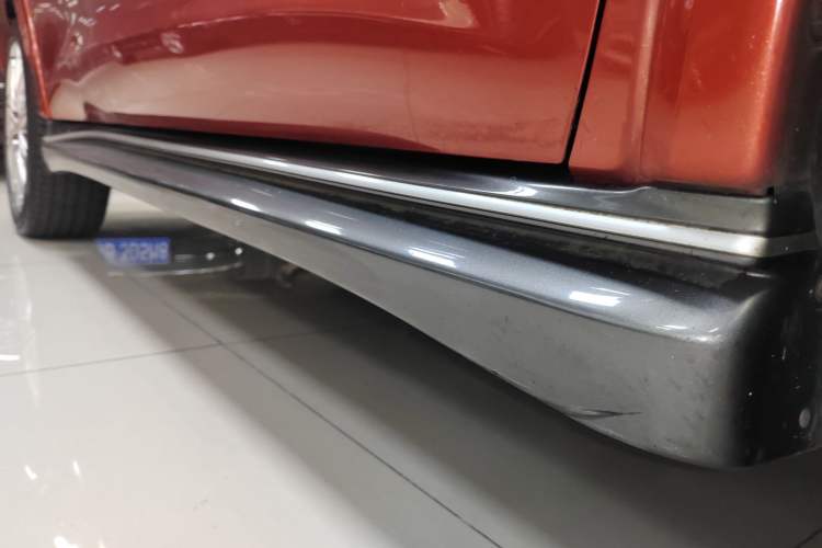Used Infiniti ESQ 2014 1.6L Spontaneous Edition Right Side Sill