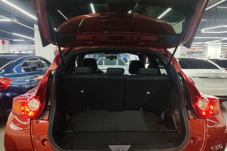 Used Infiniti ESQ 2014 1.6L Spontaneous Edition Trunk