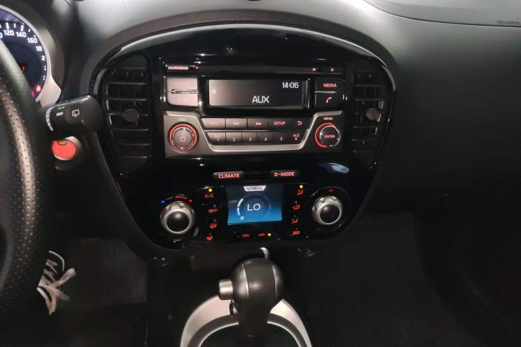 Used Infiniti ESQ 2014 1.6L Spontaneous Edition Audio And AC Panel