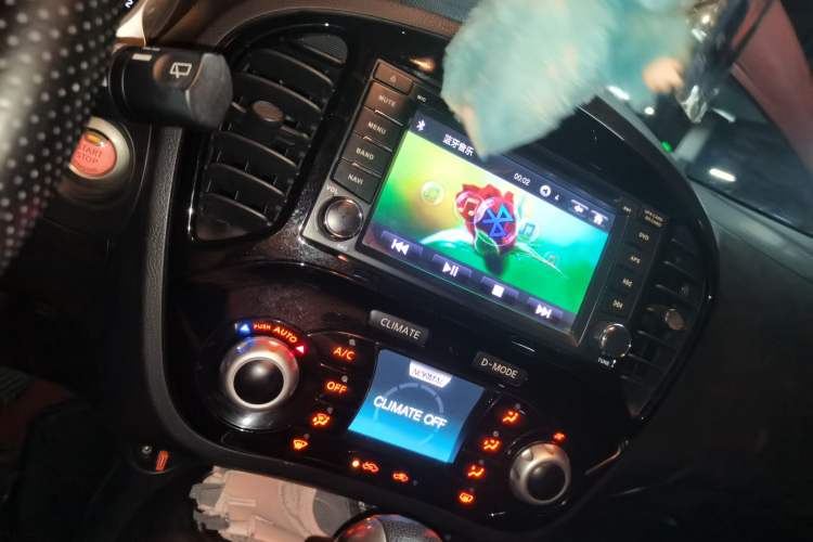 Used Infiniti ESQ 2014 1.6L Spontaneous Edition Audio And AC Panel