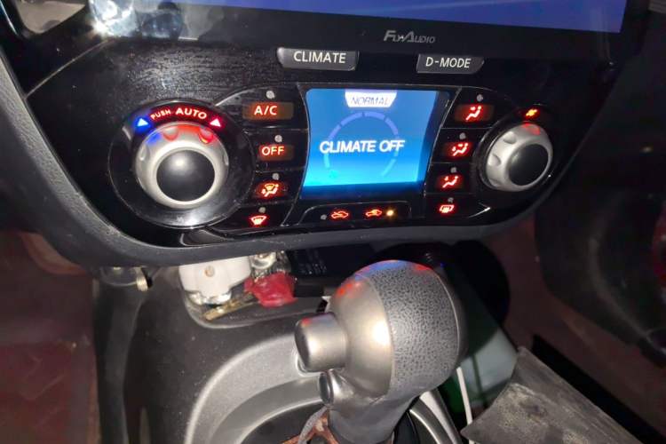 Used Infiniti ESQ 2014 1.6L Spontaneous Edition Audio And AC Panel
