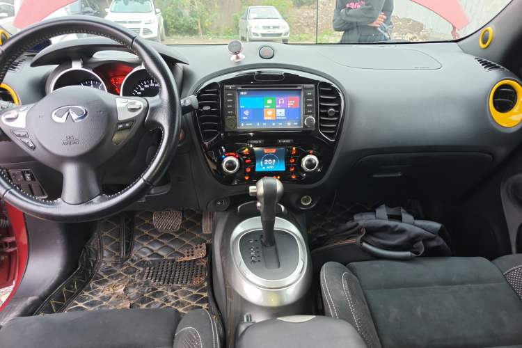 Used Infiniti ESQ 2014 1.6L Spontaneous Edition Audio And AC Panel