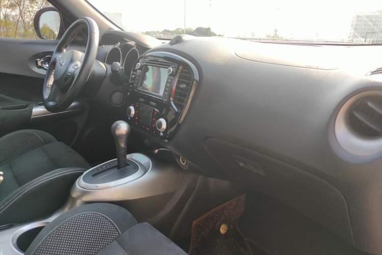 Used Infiniti ESQ 2014 1.6L Spontaneous Edition Audio And AC Panel