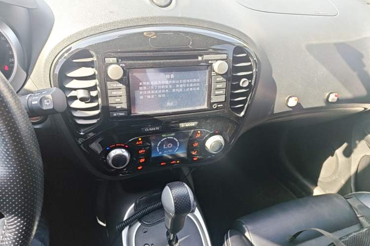 Used Infiniti ESQ 2014 1.6T Dynamic Edition Audio And AC Panel