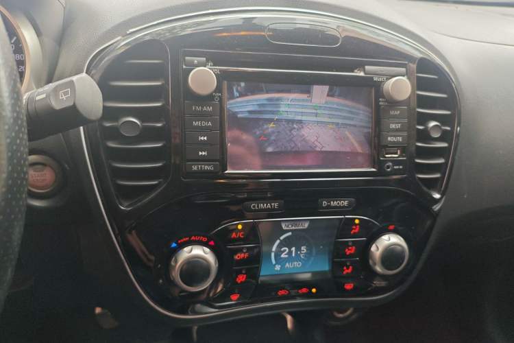 Used Infiniti ESQ 2014 1.6L Luxury Edition Audio And AC Panel