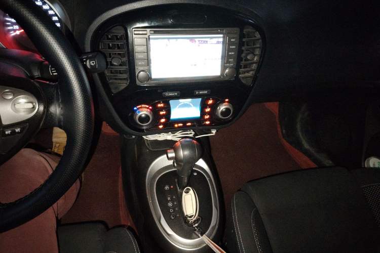 Used Infiniti ESQ 2014 1.6L Spontaneous Edition Audio And AC Panel