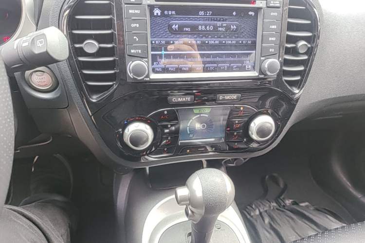 Used Infiniti ESQ 2014 1.6L Spontaneous Edition Audio And AC Panel
