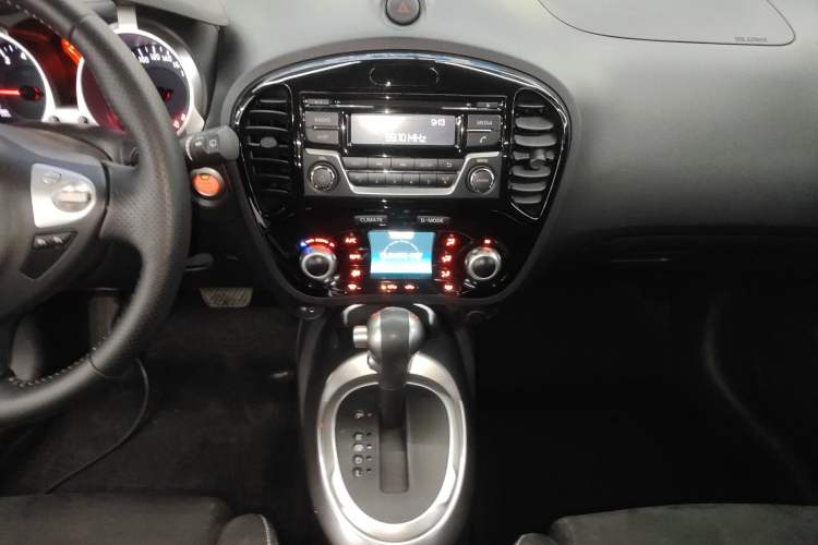 Used Infiniti ESQ 2014 1.6L Spontaneous Edition Audio And AC Panel