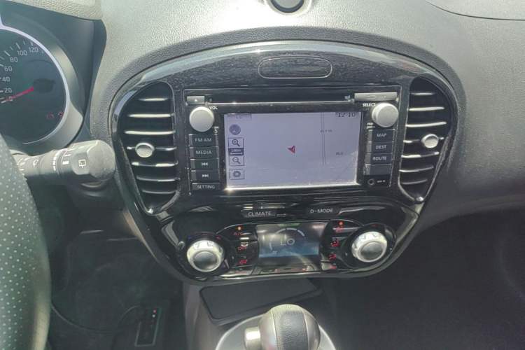 Used Infiniti ESQ 2014 1.6L Luxury Edition Audio And AC Panel