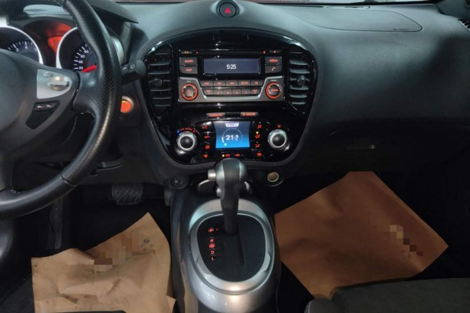 Used Infiniti ESQ 2014 1.6L Spontaneous Edition Audio And AC Panel