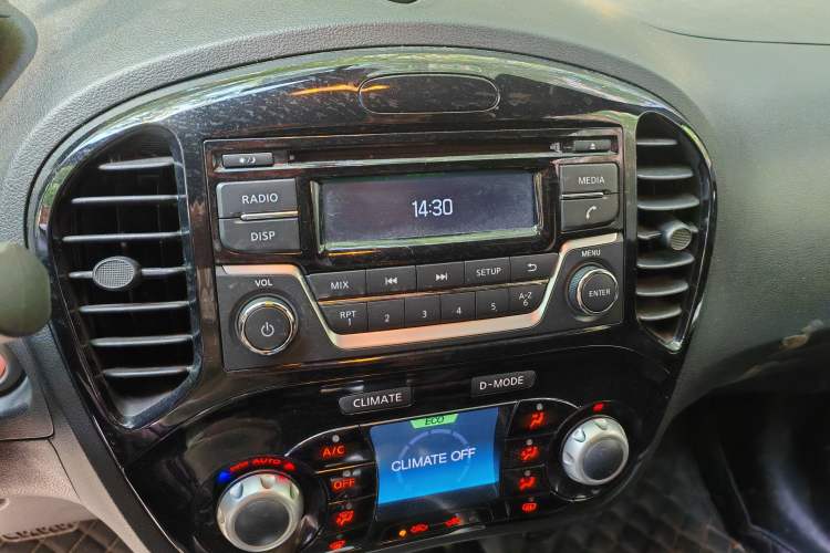 Used Infiniti ESQ 2014 1.6L Spontaneous Edition Audio And AC Panel