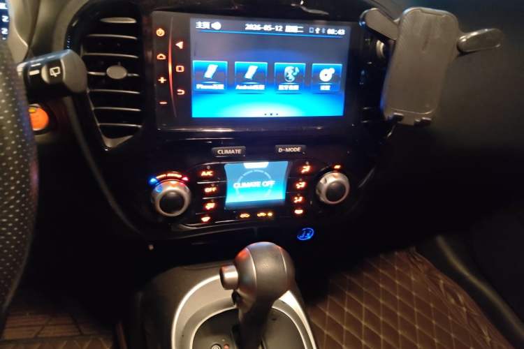 Used Infiniti ESQ 2014 1.6L Spontaneous Edition Audio And AC Panel