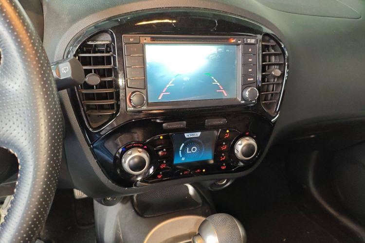 Used Infiniti ESQ 2014 1.6L Spontaneous Edition Audio And AC Panel