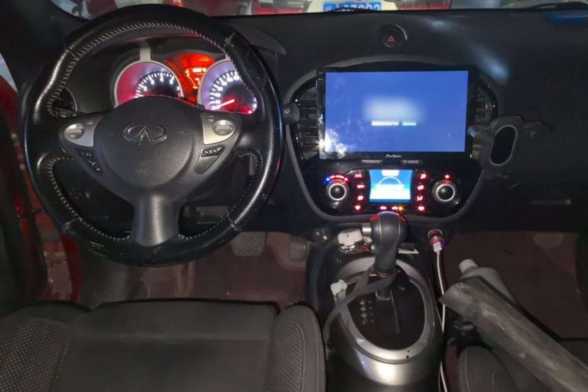 Used Infiniti ESQ 2014 1.6L Spontaneous Edition Center Console