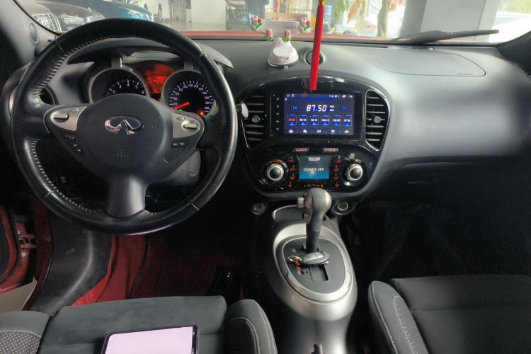 Used Infiniti ESQ 2014 1.6L Spontaneous Edition Center Console