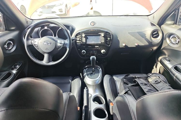 Used Infiniti ESQ 2014 1.6T Dynamic Edition Center Console