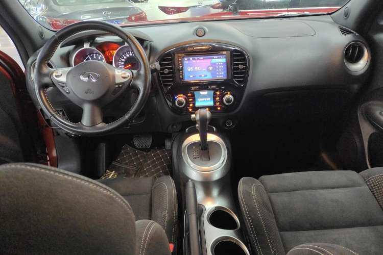 Used Infiniti ESQ 2014 1.6L Spontaneous Edition Center Console