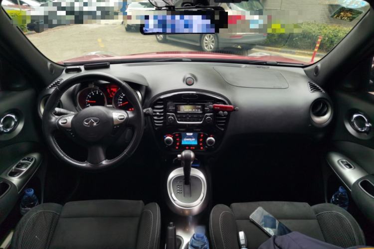 Used Infiniti ESQ 2014 1.6L Spontaneous Edition Center Console