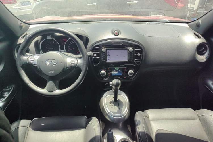 Used Infiniti ESQ 2014 1.6L Luxury Edition Center Console