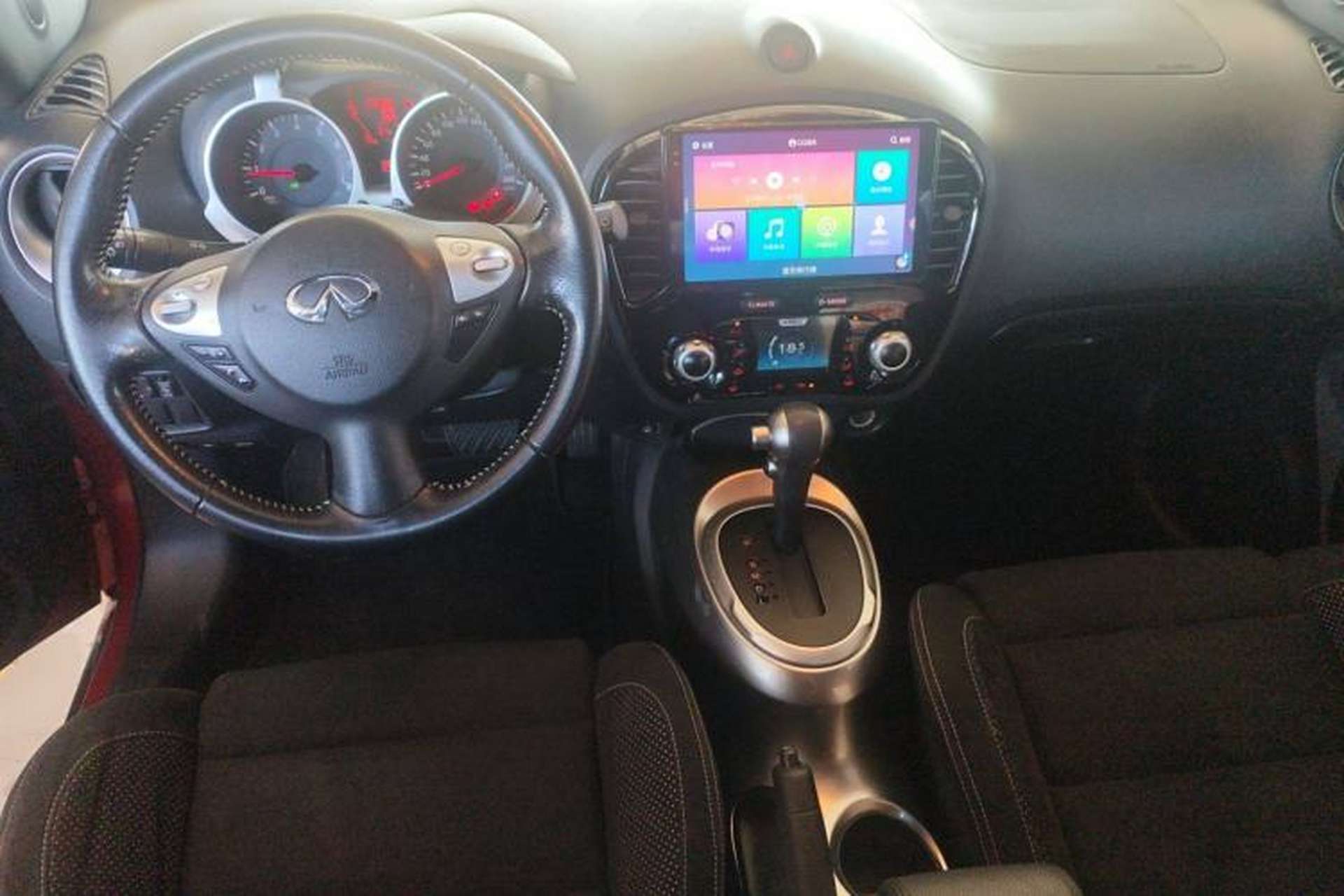 Used Infiniti ESQ 2014 1.6L Spontaneous Edition Center Console