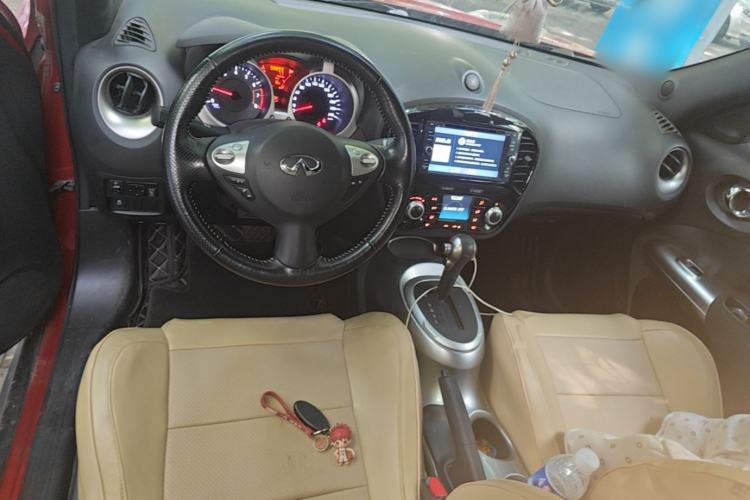 Used Infiniti ESQ 2014 1.6L Spontaneous Edition Center Console