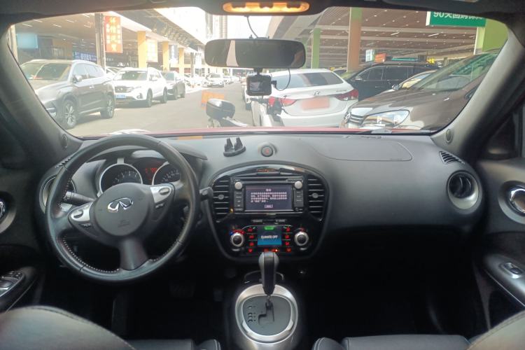 Used Infiniti ESQ 2014 1.6T Dynamic Edition Center Console