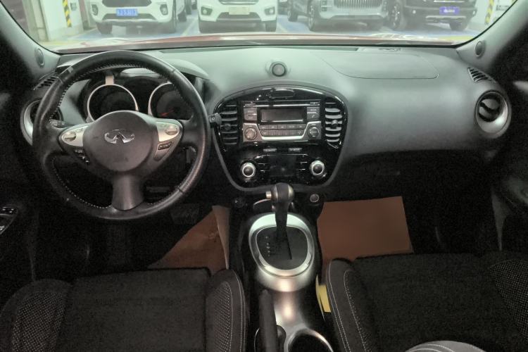 Used Infiniti ESQ 2014 1.6L Spontaneous Edition Center Console