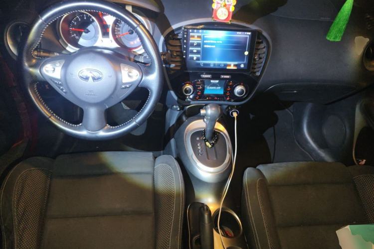 Used Infiniti ESQ 2014 1.6L Spontaneous Edition Center Console