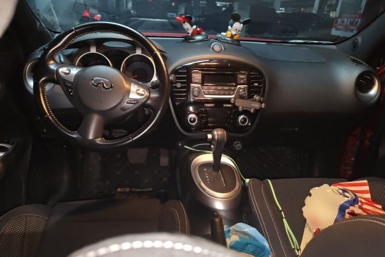 Used Infiniti ESQ 2014 1.6L Spontaneous Edition Center Console