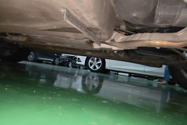 Used Infiniti ESQ 2014 1.6L Spontaneous Edition Chassis Rear Left