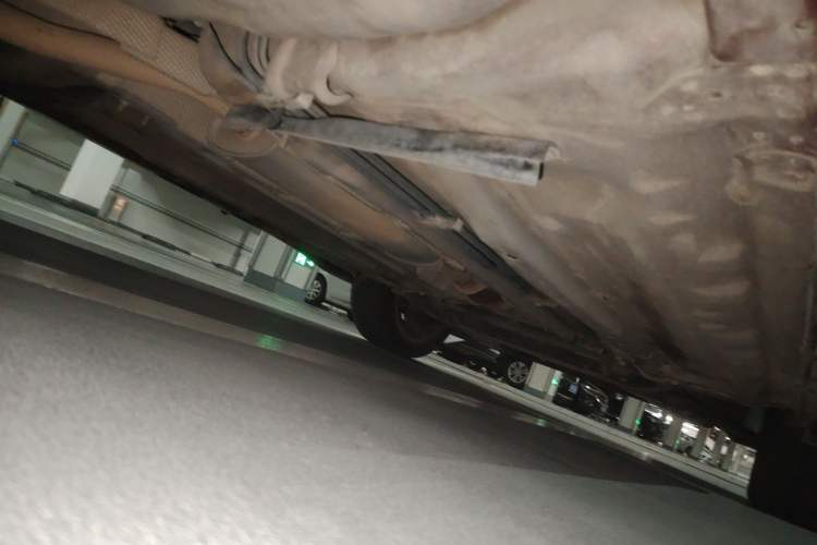Used Infiniti ESQ 2014 1.6L Spontaneous Edition Chassis Rear Right