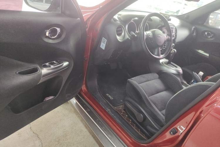 Used Infiniti ESQ 2014 1.6L Spontaneous Edition Driver Seat