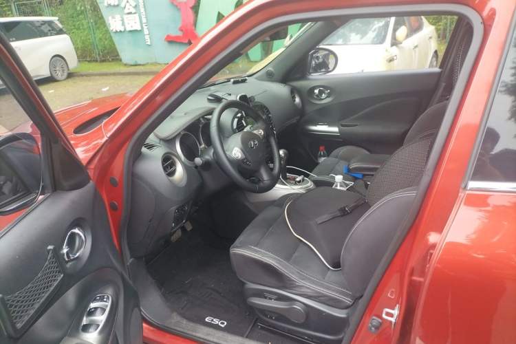 Used Infiniti ESQ 2014 1.6L Spontaneous Edition Driver Seat