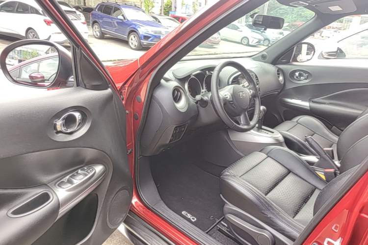 Used Infiniti ESQ 2014 1.6L Spontaneous Edition Driver Seat