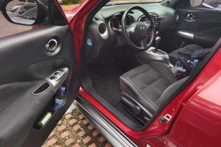Used Infiniti ESQ 2014 1.6L Spontaneous Edition Driver Seat
