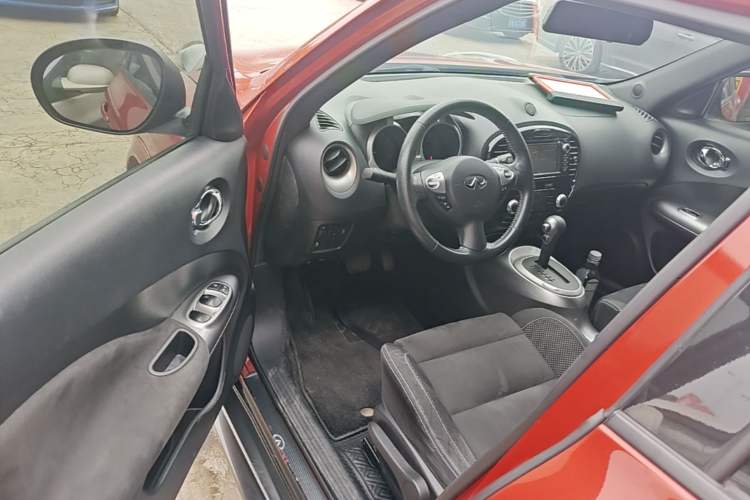 Used Infiniti ESQ 2014 1.6L Spontaneous Edition Driver Seat