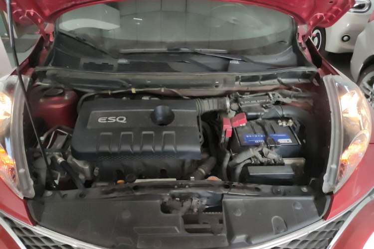Used Infiniti ESQ 2014 1.6L Spontaneous Edition Engine Bay