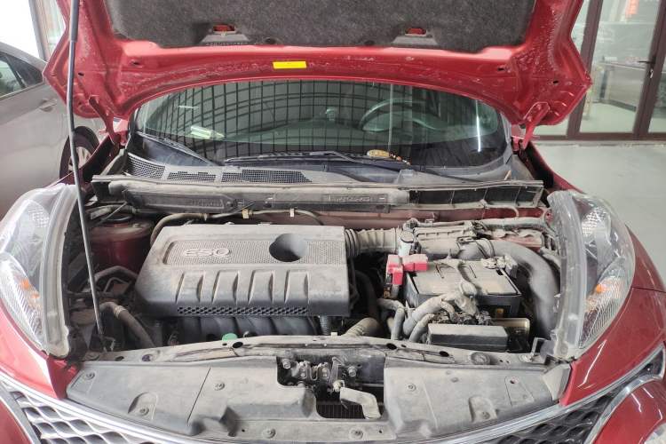 Used Infiniti ESQ 2014 1.6L Spontaneous Edition Engine Bay