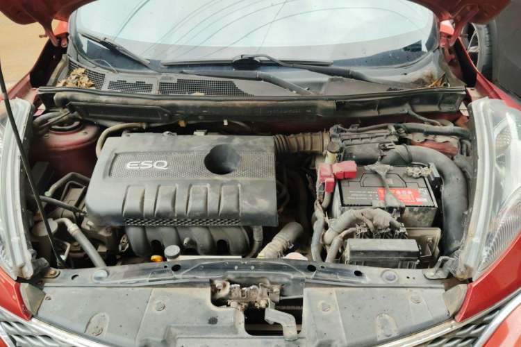 Used Infiniti ESQ 2014 1.6L Spontaneous Edition Engine Bay