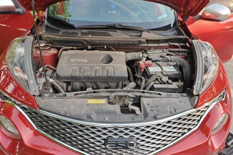 Used Infiniti ESQ 2014 1.6L Spontaneous Edition Engine Bay