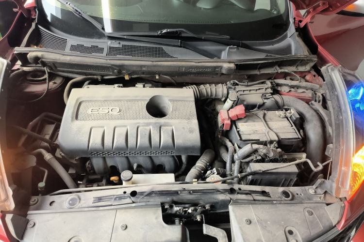 Used Infiniti ESQ 2014 1.6L Spontaneous Edition Engine Bay