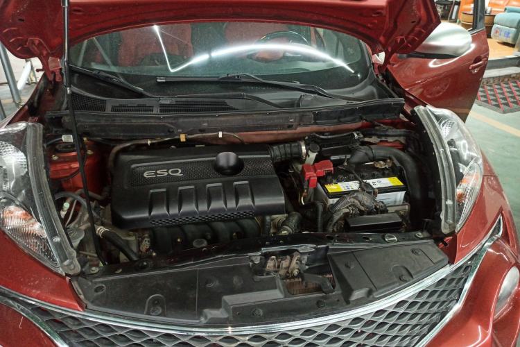 Used Infiniti ESQ 2014 1.6L Spontaneous Edition Engine Bay