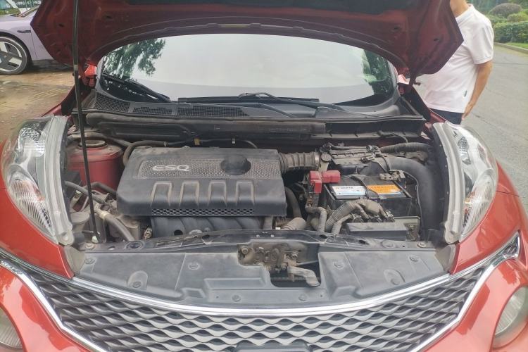 Used Infiniti ESQ 2014 1.6L Spontaneous Edition Engine Bay