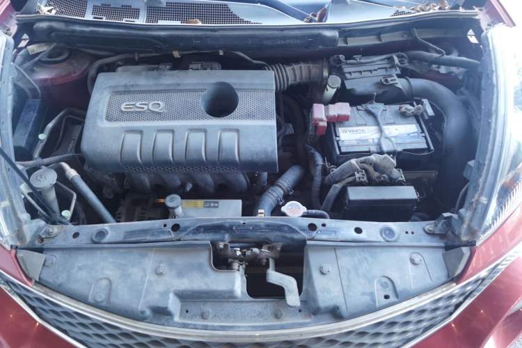 Used Infiniti ESQ 2014 1.6L Luxury Edition Engine Bay