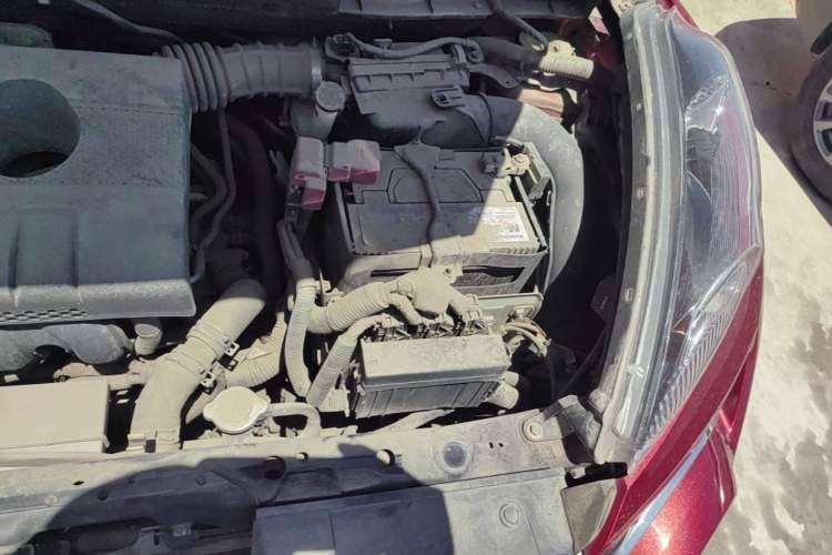 Used Infiniti ESQ 2014 1.6L Luxury Edition Engine Bay Left