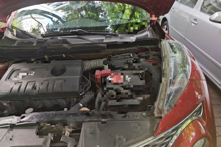 Used Infiniti ESQ 2014 1.6L Spontaneous Edition Engine Bay Left