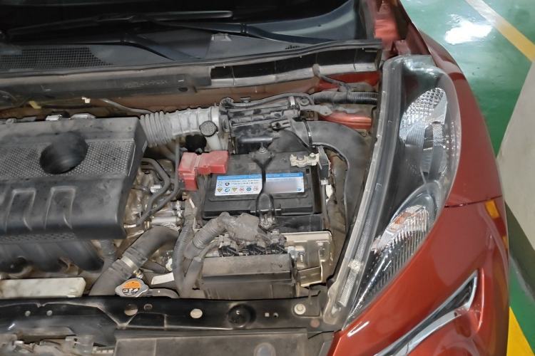 Used Infiniti ESQ 2014 1.6L Spontaneous Edition Engine Bay Left